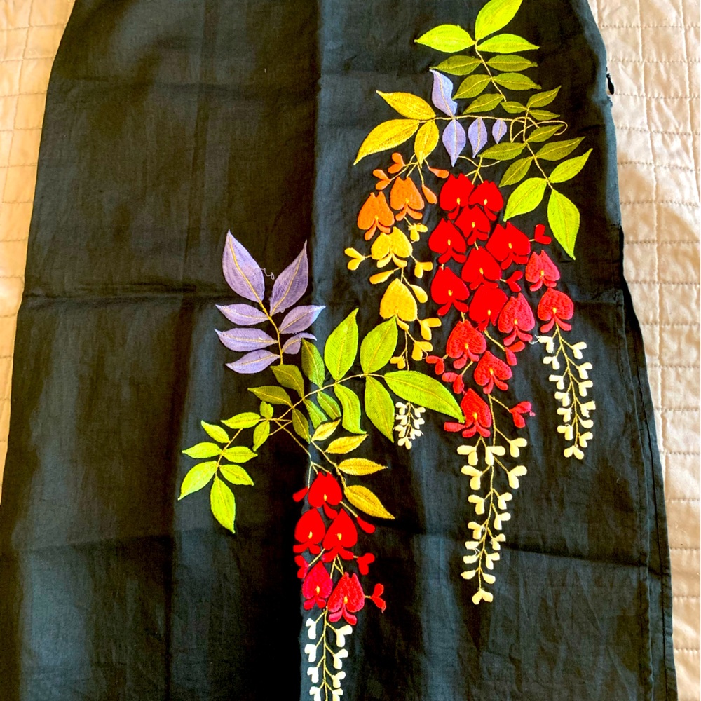 French Connection black pencil skirt size 4 high side slit.